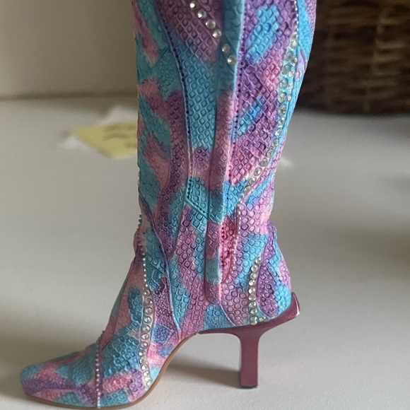 Cute boot - Picture 2 of 3